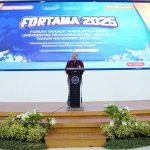 Prof Achmad Jainuri menyampaikan sejumlah pesan penting bagi para mahasiswa baru Umsida dalam Fortama 2025, Ahad (21/9/2025). (Foto: Dok. Umsida)