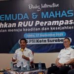 Pengamat politik dari Unair, Dr Suko Widodo (dua dari kiri), menyampaikan paparannya dalam dialog interaktif bertajuk 'Sahkan RUU Perampasan Aset' yang digelar DPD PSI Kota Surabaya, Sabtu (27/9/2025). (Foto: Ubay NA/ IST)