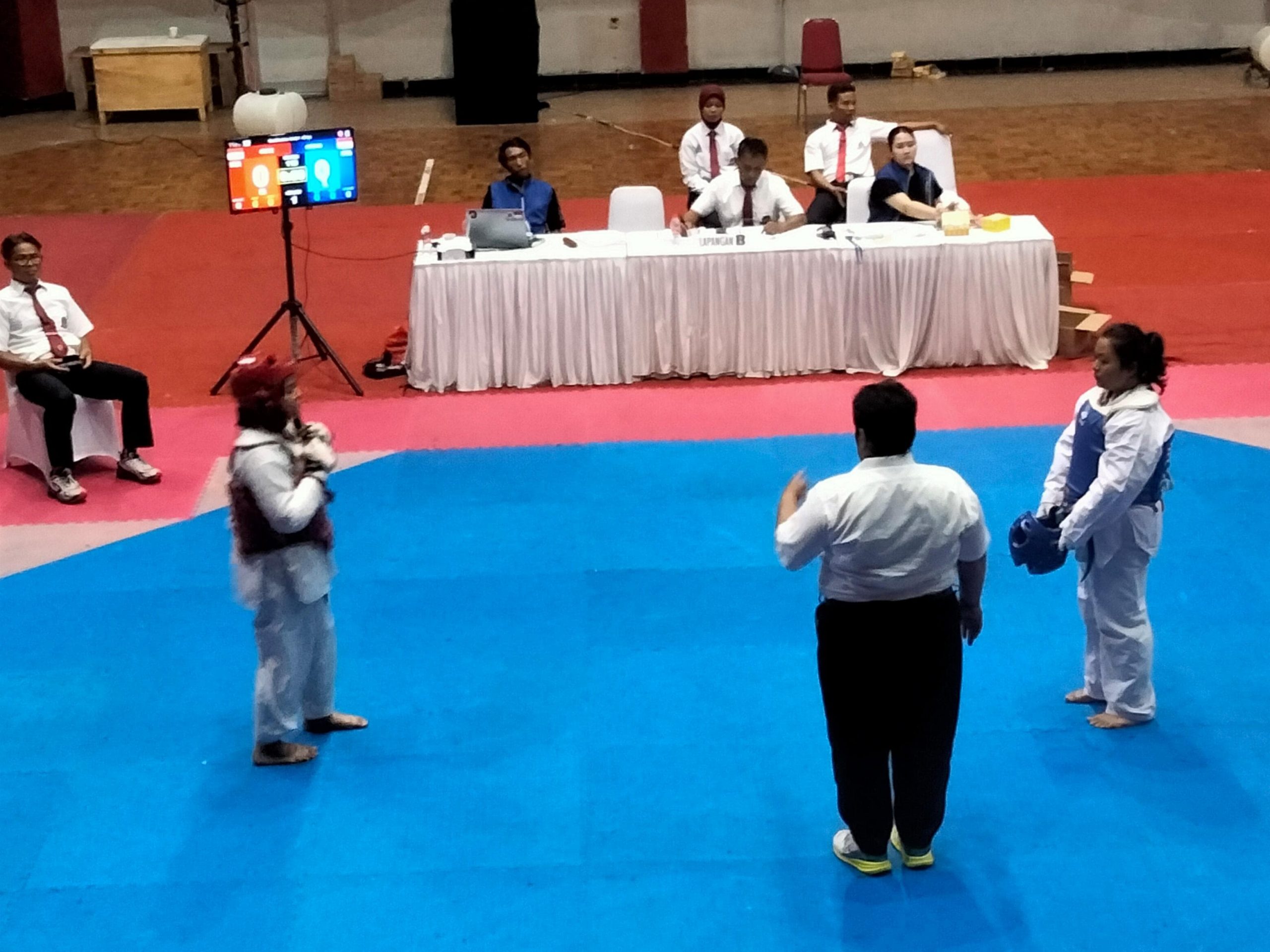 Salah satu pertandingan Frida dalam ajang Taekwondo Indonesia Expo Battle Piala DPR RI yang digelar pada 28-31 Agustus 2025 lalu di Purwokerto, Jawa Tengah. (Foto: Dok. Umsida)
