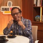 Moh Mahfud MD mengapresiasi langkah Presiden Prabowo melakukan reshuffle kabinet. (Foto: tangkapan layar YouTube Mahfud MD Official)