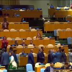 Para pemimpin negara dan diplomat berbondong-bondong keluar dari ruang sidang sesaat sebelum Perdana Menteri Israel Benjamin Netanyahu menyampaikan pidatonya di forum PBB. (Foto: tangkapan layar)