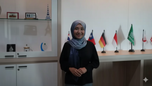 Belajar Tak Kenal Usia, Maneerat Buntem 56 Tahun Kuliah Lagi di UMSurabaya