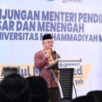 Mendikdasmen Abdul Mu'ti menyampaikan sejumlah pesan penting bagi para mahasiswa saat mengunjungi UM Manado, Jumat (26/9/2025). (Foto: Dok. UM Manado)