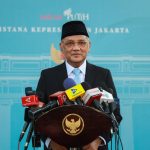 Menteri Haji dan Umrah, M Irfan Yusuf alias Gus Irfan, memberikan keterangan pers kepada awak media usai dilantik oleh Presiden Prabowo Subianto, Senin (8/9/2025). (Foto: tangkapan layar)