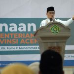 Wamenag Romo Muhammad Syafii saat memberikan pembinaan kepada ASN Kanwil Kemenag Provinsi Aceh di Banda Aceh, Jumat (26/9/2025). (Foto: Kemenag RI)