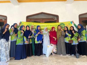 Hijaukan Lingkungan Sekolah, PDA dan IGABA Sampang Distribusikan Berbagai Pohon