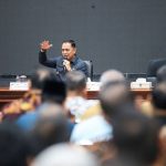 Wali Kota Surabaya, Eri Cahyadi, saat pengarahan di Graha Sawunggaling, Rabu (24/9/2025). (Foto: Pemkot Surabaya)