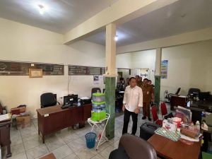 Kecewa Kantor Kelurahan Jam 8 Pagi Belum Buka, Eri Cahyadi Minta Evaluasi Pelayanan Publik