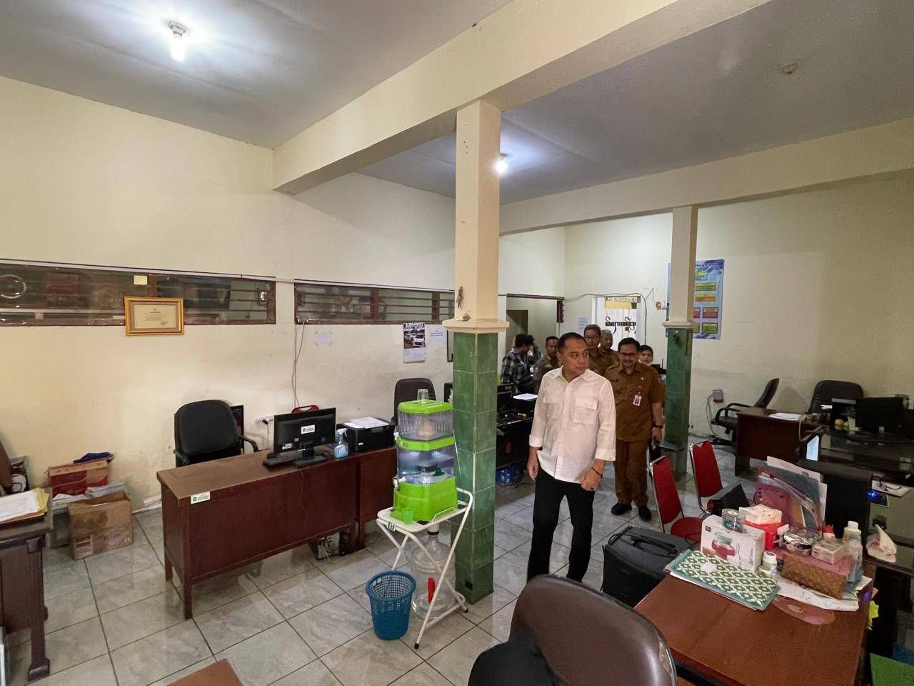 Kecewa Kantor Kelurahan Jam 8 Pagi Belum Buka, Eri Cahyadi Minta Evaluasi Pelayanan Publik