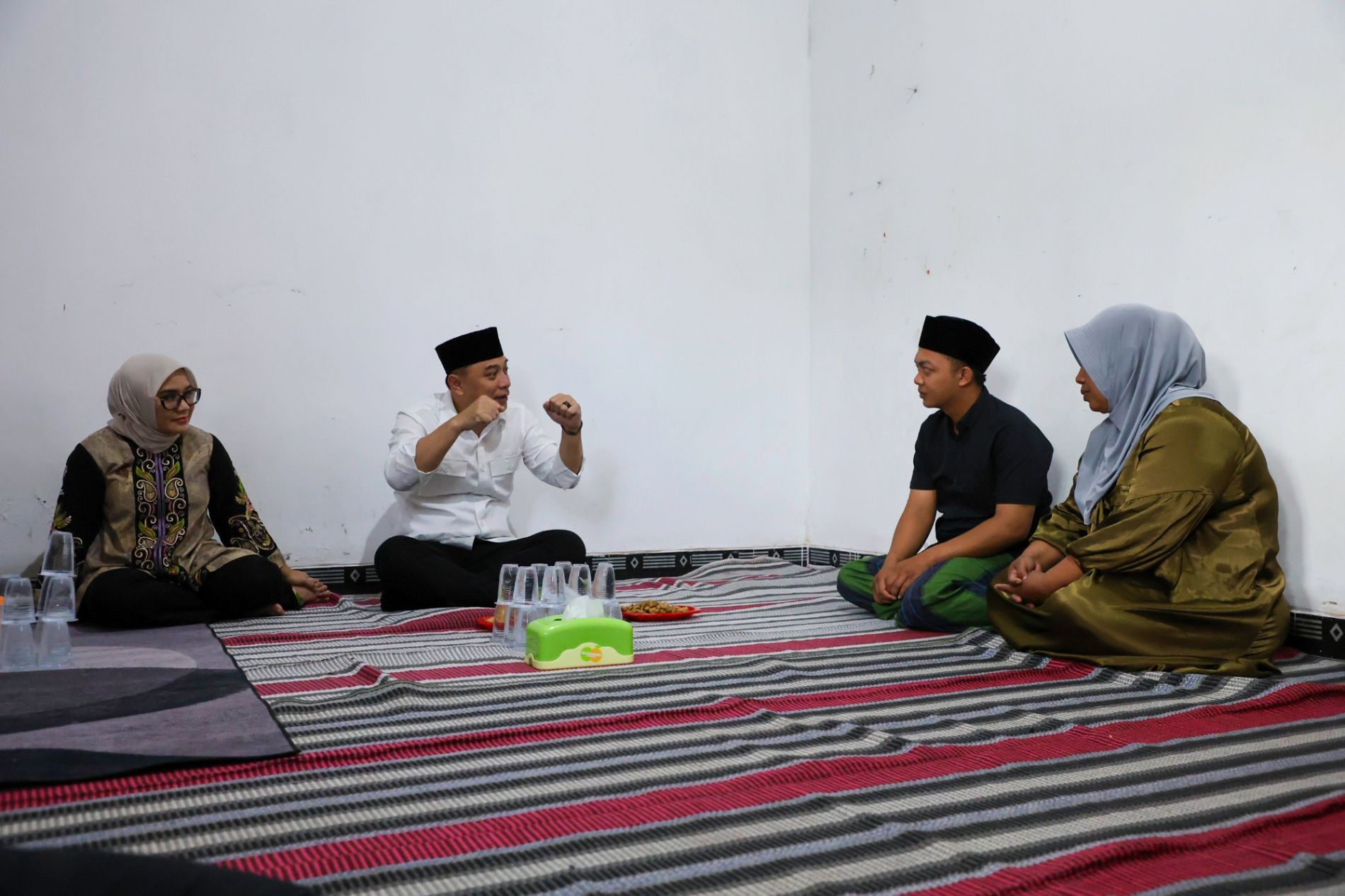 Eri Cahyadi Takziah ke Damkar yang Gugur, Sebut Almarhum sebagai Pahlawan Sejati