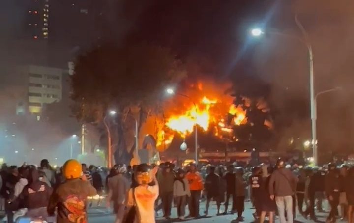 Tangkap Dua Orang Diduga Provokator Pembakaran Grahadi, Polda Jatim: Mereka Mengajak Sekitar 70 Orang