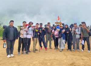 Zero Emission Youth Expedition di Gunung Pundak: Pelajar Jatim Beraksi untuk Lingkungan