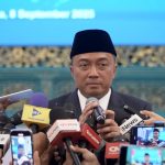 Mensesneg Prasetyo Hadi memberikan keterangan pers kepada awak media usai reshuffle kabinet di Istana Negara, Jakarta, Senin (8/9/2025). (Foto: tangkapan layar setpres)