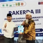 Ketua PDM Bangkalan Drs Rik Suhadi SThI dan Bendahara PWM Jatim drh Zainul Muslimin, saat pembukaan Rakerda III PDM Bangkalan di Pusdiklat UMM pada Sabtu (13/9/2025) lalu. (Foto: Indra/ IST)