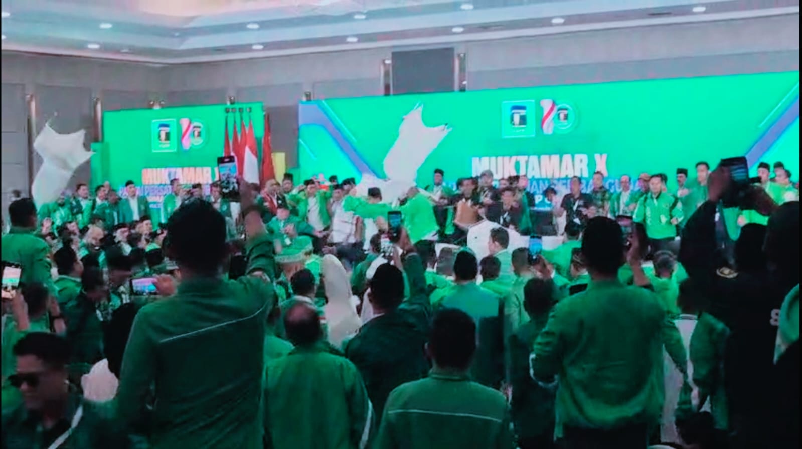 Muktamar PPP Ricuh: Kader Adu Mulut hingga Lempar Kursi, Suara “Lanjutkan” Lawan “Perubahan” Pecah