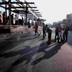 Wagub DKI Jakarta Rano Karno bersama warga sekitar, bergotong-royong membersihkan Halte Transjakarta. (Foto: Pemprov DKI)