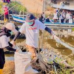 Pemerintah Kota (Pemkot) Surabaya bersama Wahana Visi Indonesia (WVI) menggelar aksi nyata pelestarian lingkungan di kawasan pesisir, melalui proyek Mangrove Adaptive and Resilient Village for Enhanced Livelihoods by Adopting Sustainable and Environmentally-Friendly Aquaculture (MARVEL SEA). (Foto: Pemkot Surabaya)