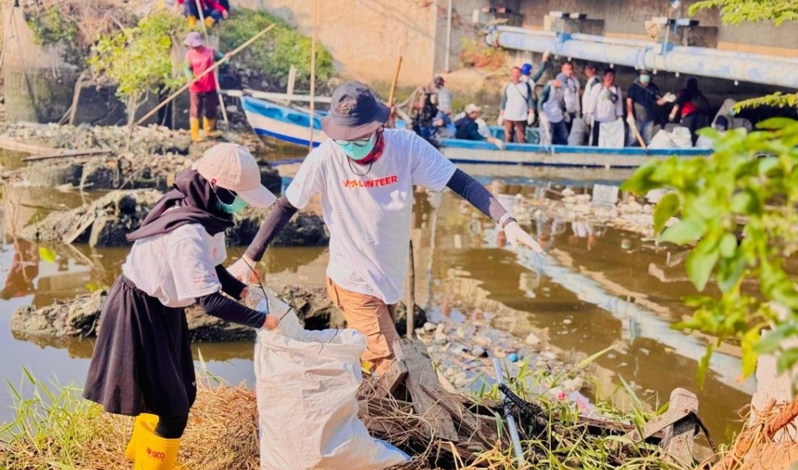Pemkot Surabaya dan WVI Tanam 1.000 Mangrove, Ajak Warga Jaga Pesisir Wonorejo