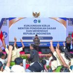 Mendikdasmen Abdul Mu'ti saat melakukan kunjungan ke Kota Batu. (Foto: Humas Kemendikdasmen)