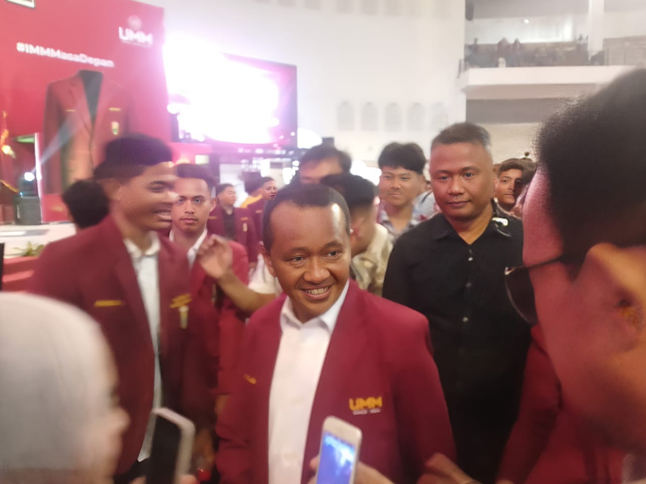 Sorakan hingga Pantun Sambut Kedatangan Bahlil di Pembukaan Tanwir XXXIII IMM