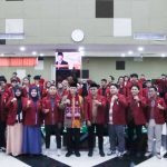 Wakil Ketua MPR RI, Hidayat Nur Wahid (HNW), berfoto bersama para kader IMM usai Sosialisasi Empat Pilar di Uhamka. (Foto: Jakartamu.com)