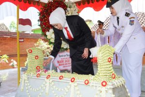 Ziarahi Makam Pahlawan Nasional RMTA Soerjo, Gubernur Khofifah Ingatkan Perjuangan Fondasi Jatim