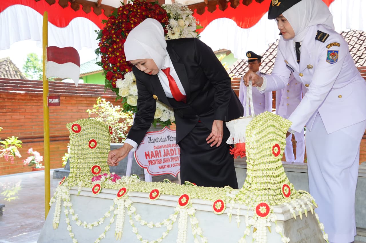 Ziarahi Makam Pahlawan Nasional RMTA Soerjo, Gubernur Khofifah Ingatkan Perjuangan Fondasi Jatim