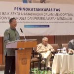 Dirjen Pendidikan Islam Kemenag RI, Prof Dr H Amien Suyitno MAg, dalam kegiatan Peningkatan Kapasitas Praktik Baik Sekolah/Madrasah dalam Mengoptimalkan Growth Mindset dan Pembelajaran Mendalam yang diselenggarakan oleh Majelis Dikdasmen-PNF PP Muhammadiyah bekerja sama dengan UNICEF dan Global Partnership for Education (GPE) di Hotel Borobudur, Jakarta, Rabu (15/10/2025). (Foto: Jakartamu.com)