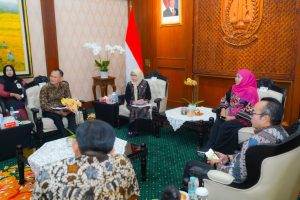 Genjot Literasi Keuangan, Gubernur Khofifah Dukung Penuh FinExpo dan IIFS 2025 Besutan OJK