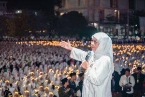 Khofifah di Hadapan Ribuan Santri Lirboyo: Peradaban Dunia Dimulai dari Hubbul Wathon hingga Urusan Sampah