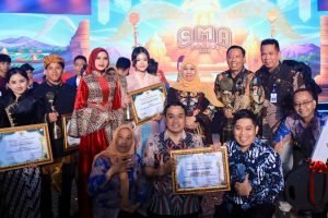 Gebrakan 174 Ribu Siswa Jatim di SMA Award 2025: Pecahkan Dua Rekor MURI, Khofifah Bangga Bibit Pemimpin Emas Mulai Terlihat