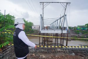 Khofifah Targetkan Jembatan Kutorejo Nganjuk Rampung 12 November 2025