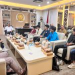 Aliansi Badan Eksekutif Mahasiswa se-Surabaya (ABS) temui Ketua DPRD Jawa Timur, soroti banyak masalah di provinsi. Foto: ABS.