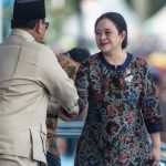 Ketua DPR RI Puan Maharani menyalami Presiden Prabowo Subianto. (Foto: PDIP Jatim)