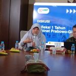 Anggota Komisi X DPR RI dari Fraksi PKS, Reni Astuti (tengah), saat menyampaikan paparannya dalam forum diskusi bertajuk "Refleksi 1 Tahun Kabinet Prabowo-Gibran" yang digelar LHKP PWM Jatim, Kamis (23/10/2025). (Foto: Ubay NA/ IST)