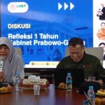 Anggota Fraksi PKS DPR RI, Reni Astuti (kiri), bersama Ketua LHKP PWM Jatim Muhammad Mirdasy. (Foto: Ubay NA/ IST)