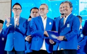 Zulhas Sindir Parpol Tak Punya Kursi DPR: “Lebih Terhormat Jadi Kepala Desa”