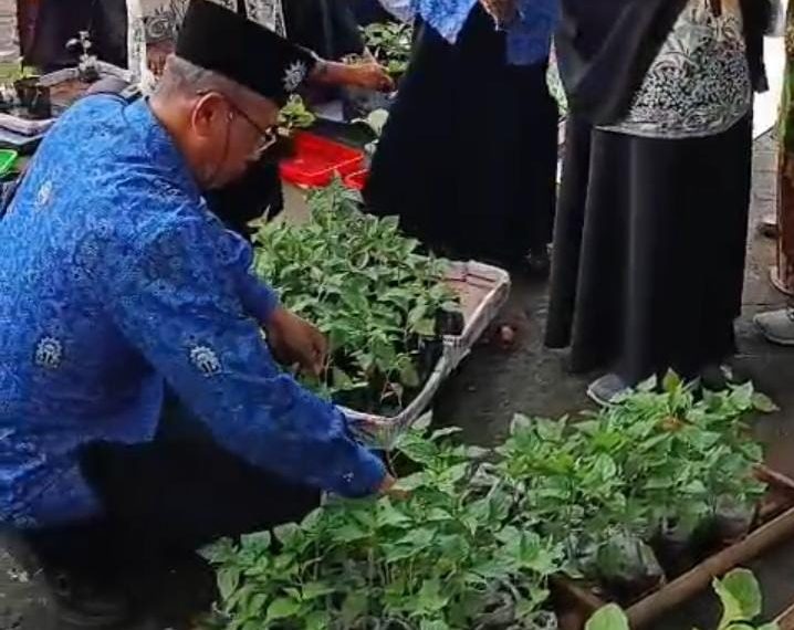 Hijaukan Boyolali, PonpesMu Sambi Tebar 1.000 Bibit di Milad ke-113 Muhammadiyah