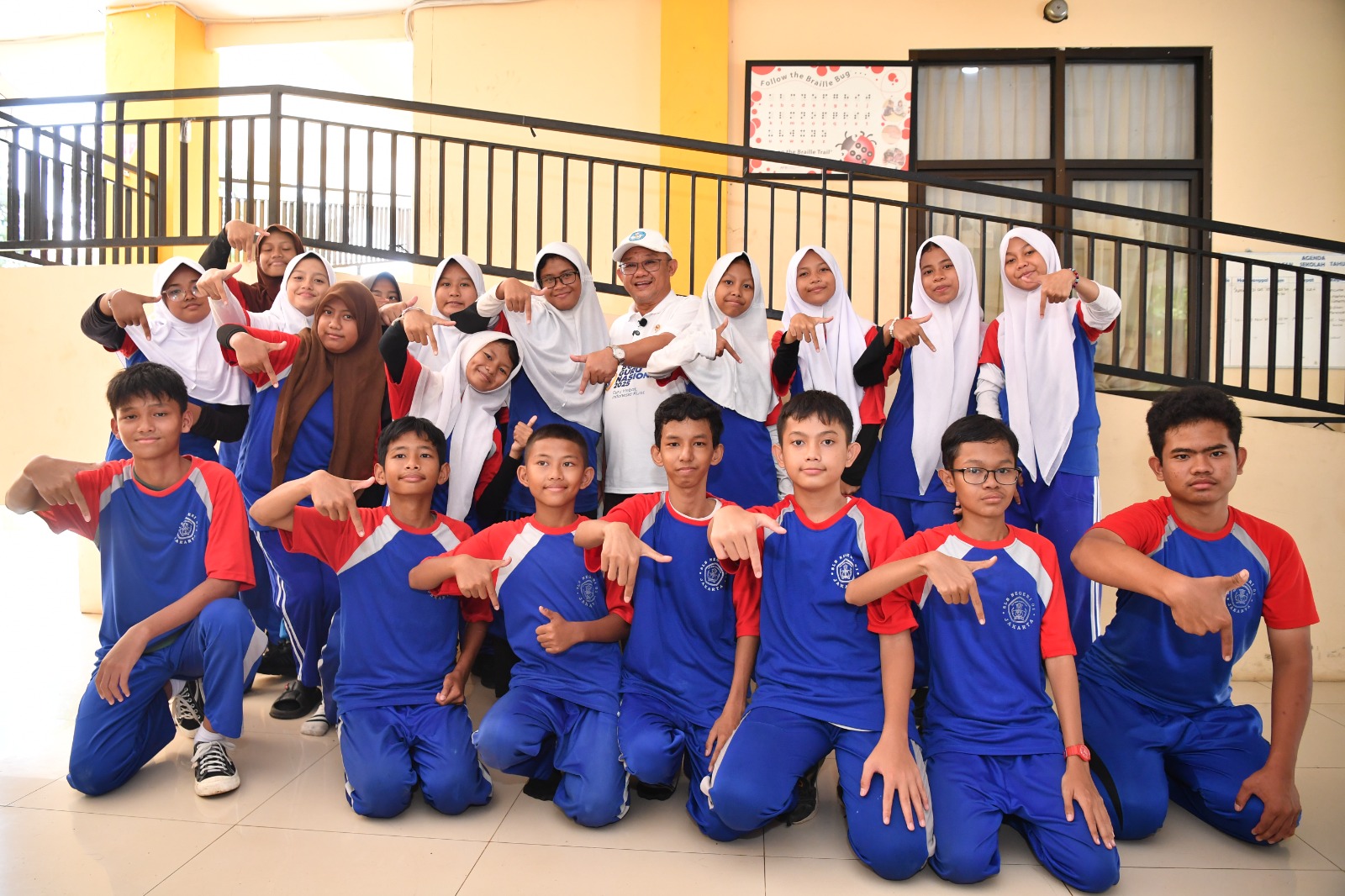 Luncurkan Bulan Guru Nasional di SLB, Mendikdasmen Abdul M’uti: Guru Itu Agen Pembangun Peradaban