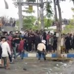 Demonstrasi terkait Pilkades di Kabupaten Sampang yang berakhir ricuh pada akhir Oktober 2025 lalu. (Foto: tangkapan layar)