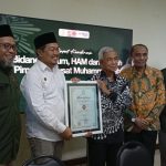Dari kiri: Wakil Ketua PWM Jatim M Khoirul Abduh, Pemred Maklumat.id Edi Purwanto, Anggota Dewan Pers Busyro Muqoddas, Wakil Ketua PWM Jatim Thohir Luth, dan Ketua LHKP PWM Jatim Muhammad Mirdasy. (Foto: Ubay Na/ IST)