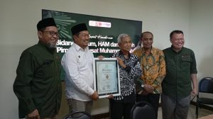 Serahkan Sertifikat Dewan Pers ke Maklumat.id, Begini Pesan Busyro Muqoddas