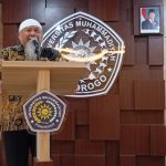 Bendahara PWM Jatim, drh Zainul Muslimin, saat menyampaikan sambutan dalam Pelatihan Influencer Muhammadiyah di UMPO, Ahad (9/11/2025). (Foto: Ubay NA/ IST)