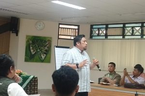 Soroti Carut-Marutnya Politik Indonesia, Feri Amsari “Provokasi” Peserta SKN Muhammadiyah