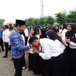 Bupati Sidoarjo, H Subandi SH MKn, saat menghadiri penyerahan SK pengangkatan ribuan tenaga PPPK Paruh Waktu, Senin (17/11/2025). (Foto: Humas Pemkab Sidoarjo)