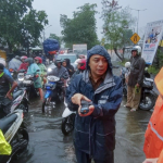 Wali Kota Surabaya Eri Cahyadi melakukan sidak di sejumlah titik rawan banjir dan genangan. Foto: Tangkapan layar dari laman resmi Pemkot Surabaya.
