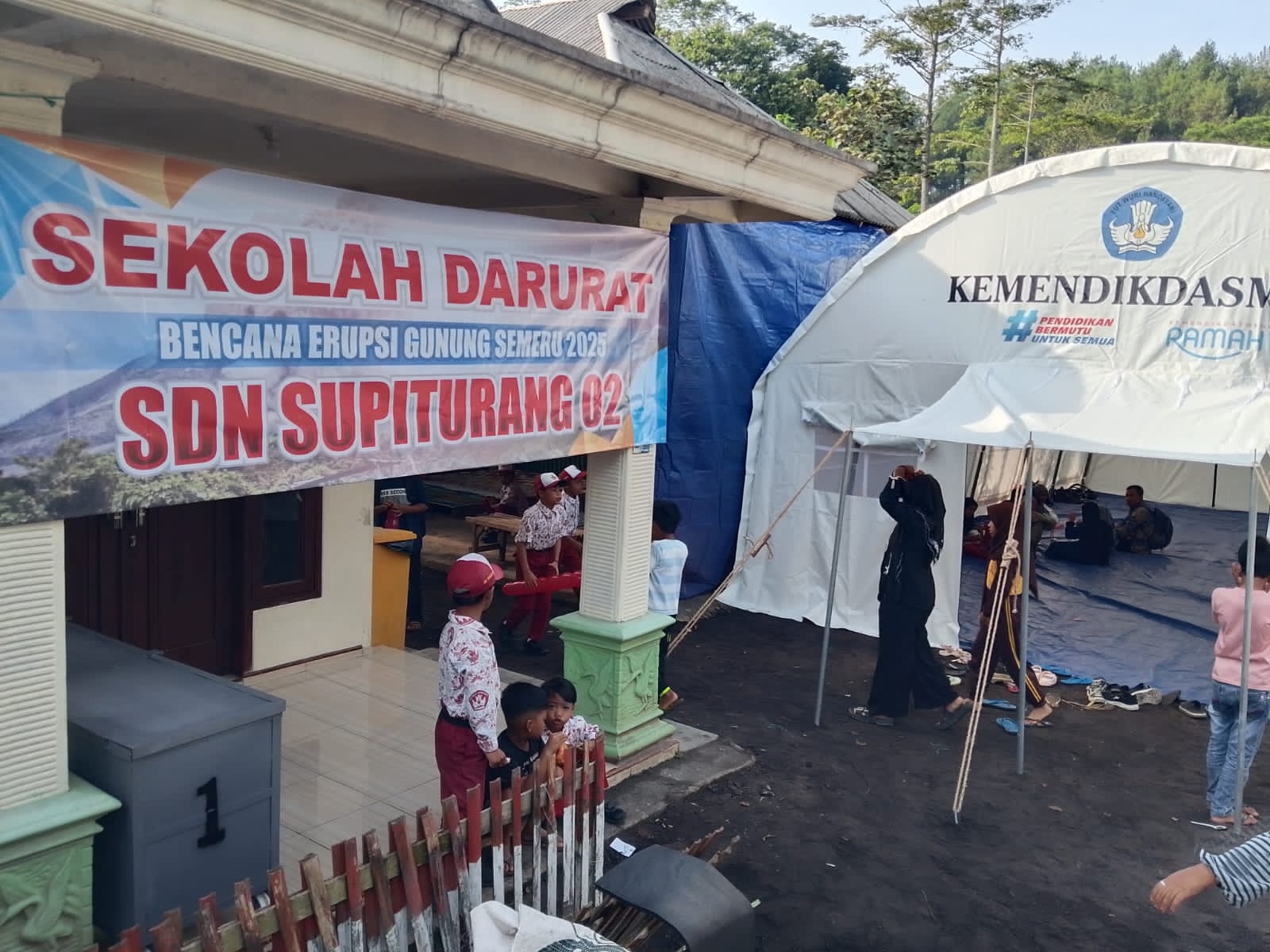 1.009 Sekolah Terdampak Bencana, Kemendikdasmen Gerak Cepat Salurkan Bantuan