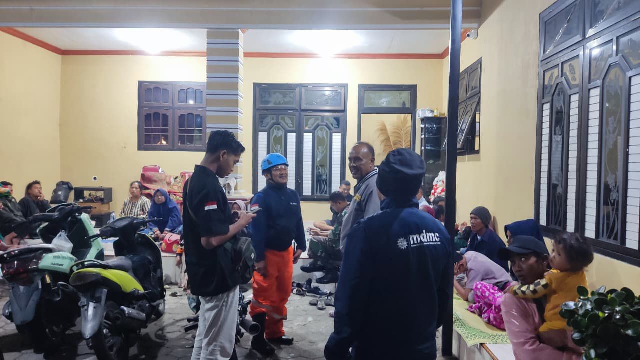 Respons Cepat Erupsi Semeru, MDMC Lumajang Terjunkan Tim Medis dan Logistik