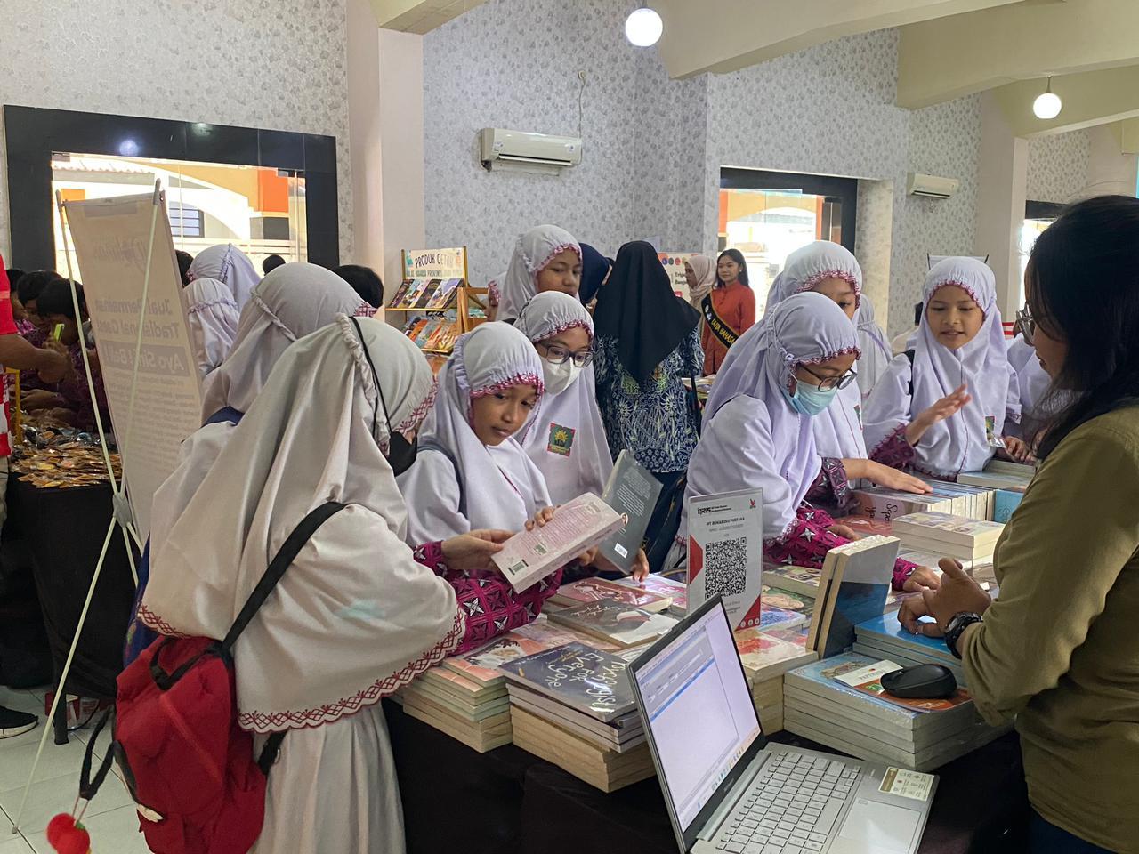 BBP Jatim Tutup Bulan Bahasa 2025 dengan Pameran dan Pentas Seni Merangkai Bahasa Menyatukan Makna