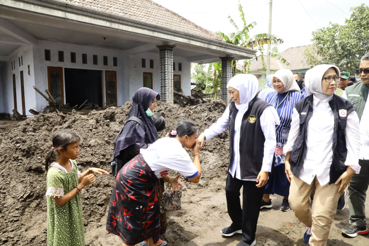 Khofifah ke Semeru: Gerak Cepat Gubernur Jatim Pimpin Penanganan Dampak APG, Prioritaskan Keselamatan Warga